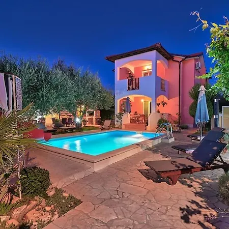 Vesna With Pool Villa Šišan