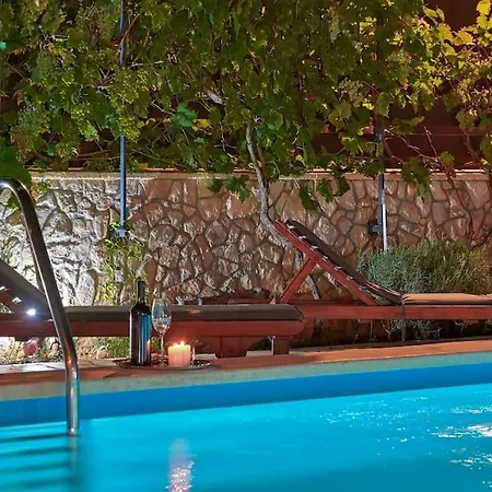 Villa Vesna With Pool