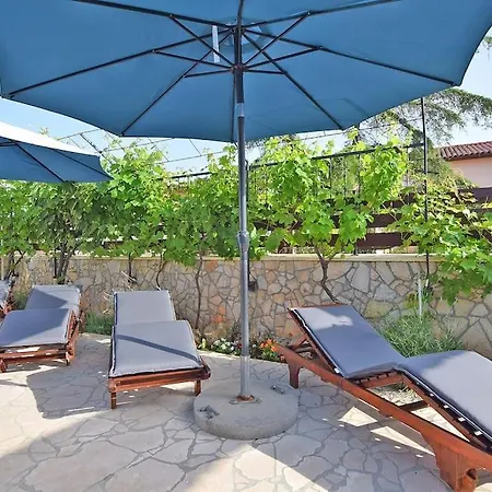 Villa Vesna With Pool *