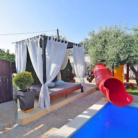 Vesna With Pool * Šišan