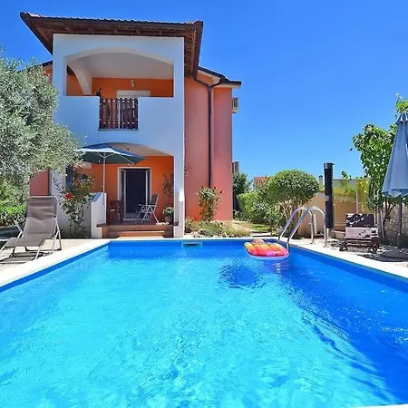 Villa Vesna With Pool