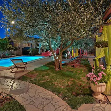 Vesna With Pool Villa
