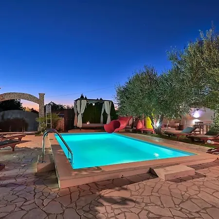 Villa Vesna With Pool Šišan