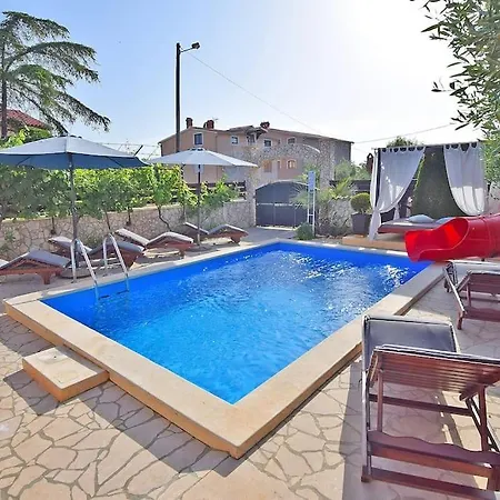 Vesna With Pool