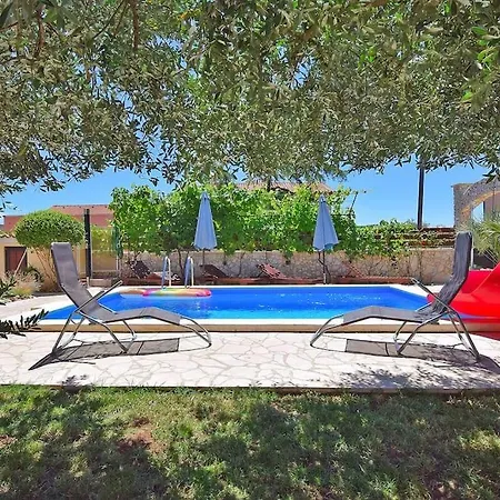 Vesna With Pool Villa