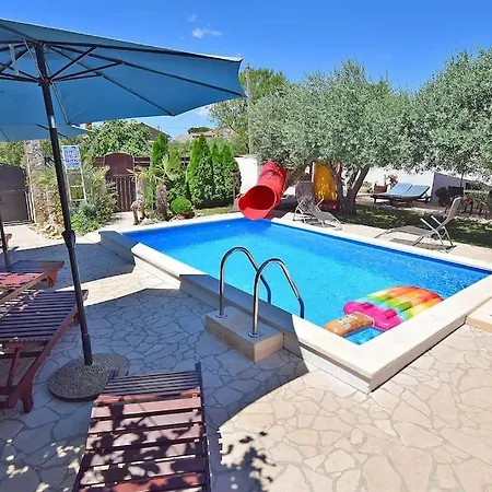 Vesna With Pool